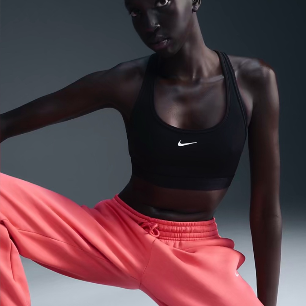 Nike Swoosh Women’s Medium Light Support Non-Padded Sports Bra in Black
